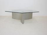 une image d'une table en verre avec une base en métal et un plateau en verre