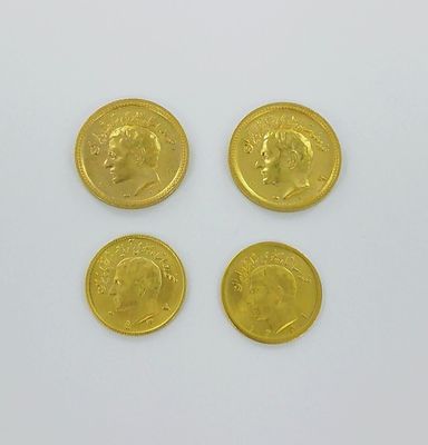 trois pièces d'or portant l'image d'un homme et d'une femme