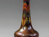 une image représentant un petit vase orné d'un motif