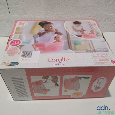 emballage représentant une boîte rose et blanche avec l'image d'un bébé dans une baignoire