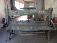 Une plieuse mécanique à métal Bombled Paris