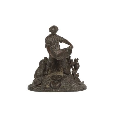 statue représentant un homme assis sur un rocher, accompagné d'un chien et d'un chat