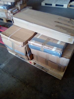 75 /Lot divers d'environ 100 Kg de meubles de marque VC…