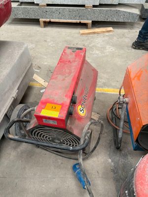 many different types of tools that are on the ground