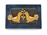two birds that are sitting on a blue plate
