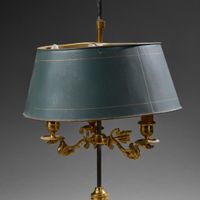 Lampe bouillotte à trois bras de lumière en bronze ciselé et… (photo 2)