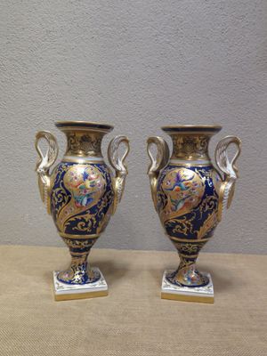 two vases that are sitting on a table