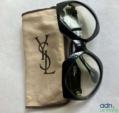 Lunettes de soleil Yves Saint Laurent avec pochette et étui