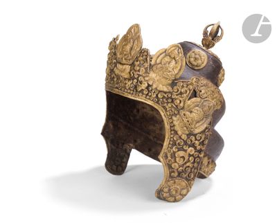 an image of a helmet with a crown on top of it