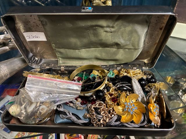 Lot de bijoux fantaisie