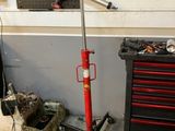 une photo d'un porte-outils sur lequel sont posés des outils