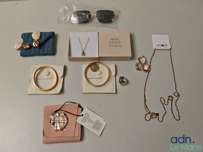 un grand nombre d'éléments sur la table