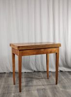 Table à jeu en noyer à plateau marqueté d'un damier et losan…