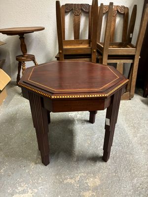 Table basse en acajou gout Art déco 1930.
