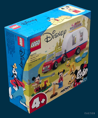 Mickey Mouse et le camping-car de Mickey Mouse avec Mickey Mouse et Mickey Mouse