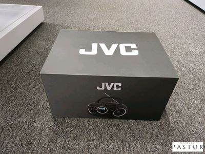 une boîte contenant une télécommande