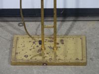 Lampadaire en métal chromé et doré, le piètement de section … (photo 5)