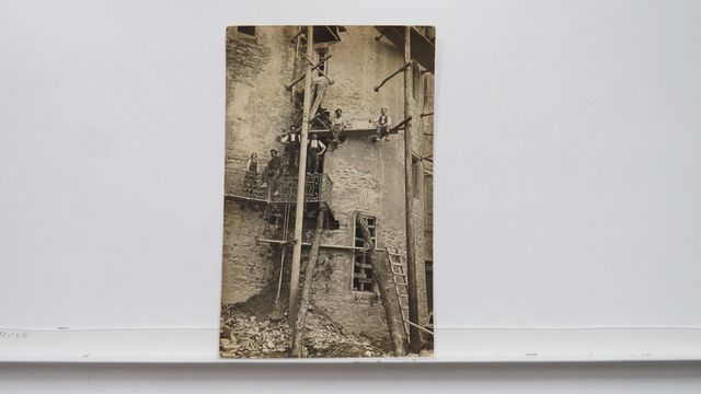 Environs d’Aubusson Carte-photo non datée de réparations dans un ...