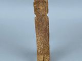 une image représentant un morceau de bois sur lequel on a sculpté un motif