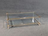 table basse en verre et laiton avec un plateau en verre