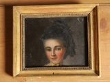 tableau représentant une femme en robe blanche, dans un cadre en bois