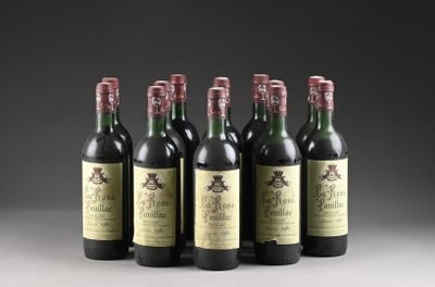six bouteilles de vin sont alignées sur une table