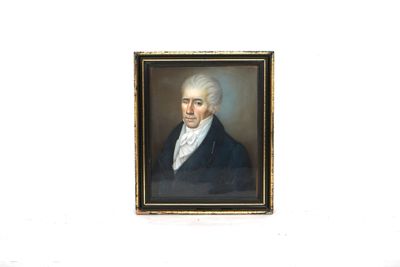 portrait d'un homme en costume bleu et chemise blanche
