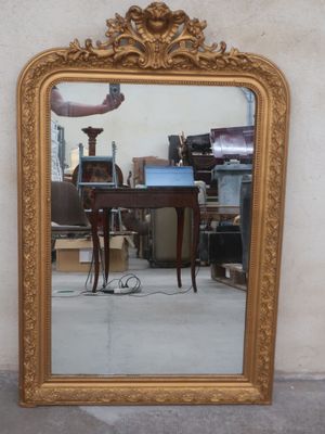 a mirror that is sitting on the floor in front of a wall