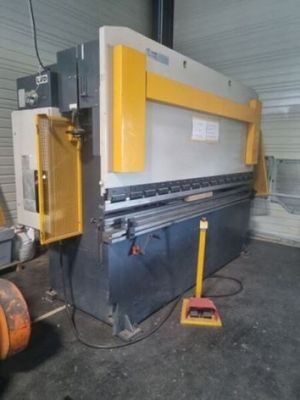an image of a machine that is in a garage