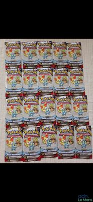 un tas de bonbons posé sur une table
