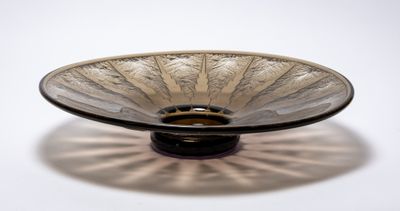 DAUM. Une grande coupe centre de table en verre givré à déco…
