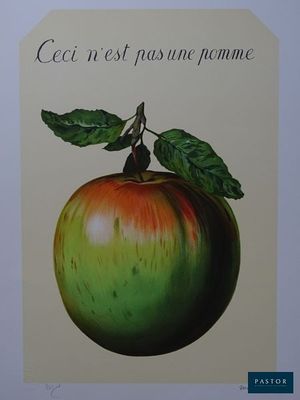 une photo d'une pomme avec une feuille dessus
