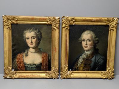 deux tableaux représentant un homme et une femme en tenue de cérémonie