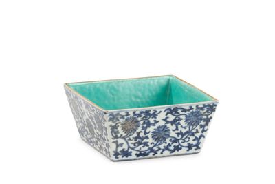 jardinière carrée bleue et blanche avec un motif floral