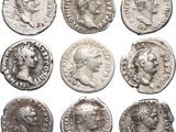 un ensemble de pièces de monnaie romaines antiques sur fond blanc