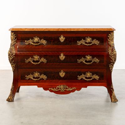 an image of a chest of drawers in a room