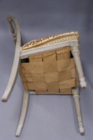 Paire de chaises en bois laqué gris à dossiers ajourés de cr… (photo 5)
