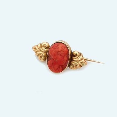 an image of a gold and red broochle broochle broochle