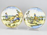 deux assiettes avec une peinture représentant un homme et une femme