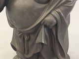 a statue of a man with a large smile on his face