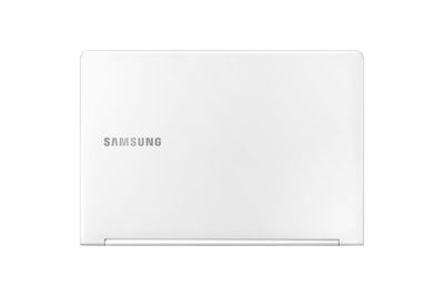 vue arrière d'un ordinateur portable blanc portant le logo Samsung