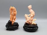 paire de figurines chinoises en ivoire sculpté représentant une femme et un enfant