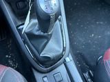 an image of a car ' s gear lever in the center console
