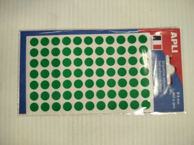 un paquet d'autocollants verts à pois sur un fond blanc
