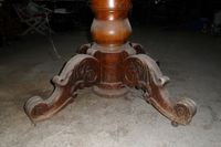 1 table ronde en bois de +/- 110 cm de diamètre (photo 2)