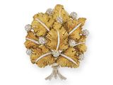 une broche en or et diamants, signée Van Cleef
