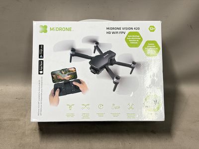 un boîtier sur lequel sont posés une télécommande et une tablette