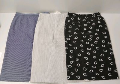 Lot de 3 jupes AGNES B, T.36 - NEUVE sans étiquette - Ce lot…