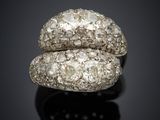 une bague en diamant et en or blanc, de la marque