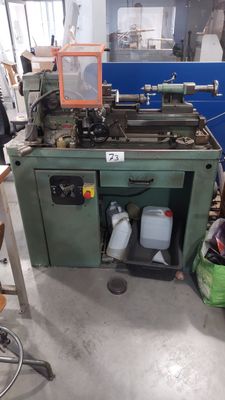 a machine that is sitting in the middle of a room